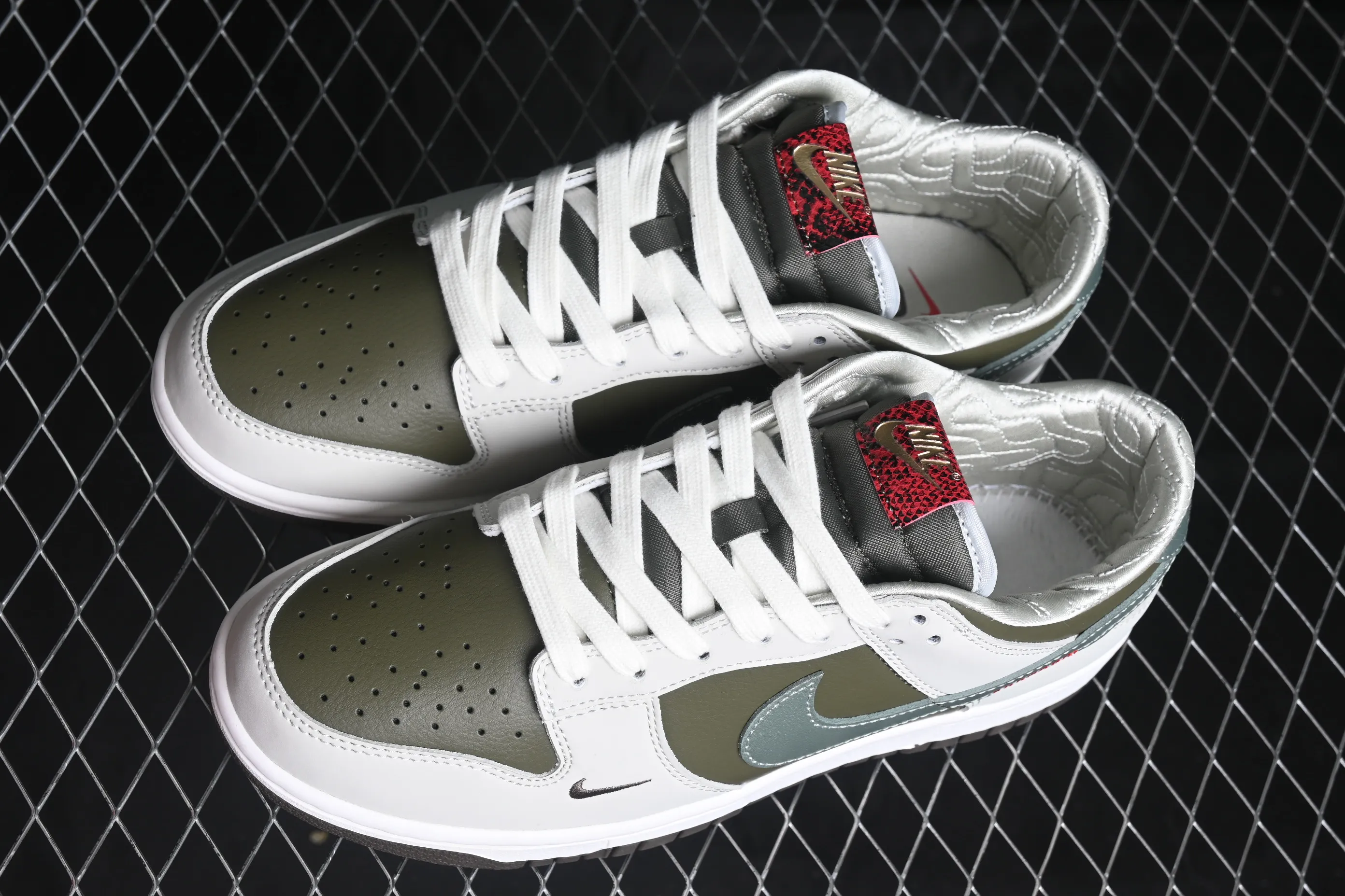 All Categories Nk SB Dunk Series Nk SB Dunk Low Low-top sneakers Nk Dunk Low "Year of the Snake" Year of the Snake Spring Festival limited low-top casual sneakers HV5980-231